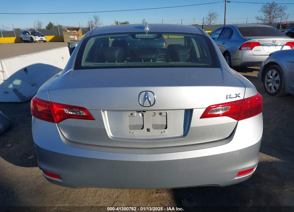 2013 ACURA ILX 2.0L VIN: 19VDE1F56DE010789