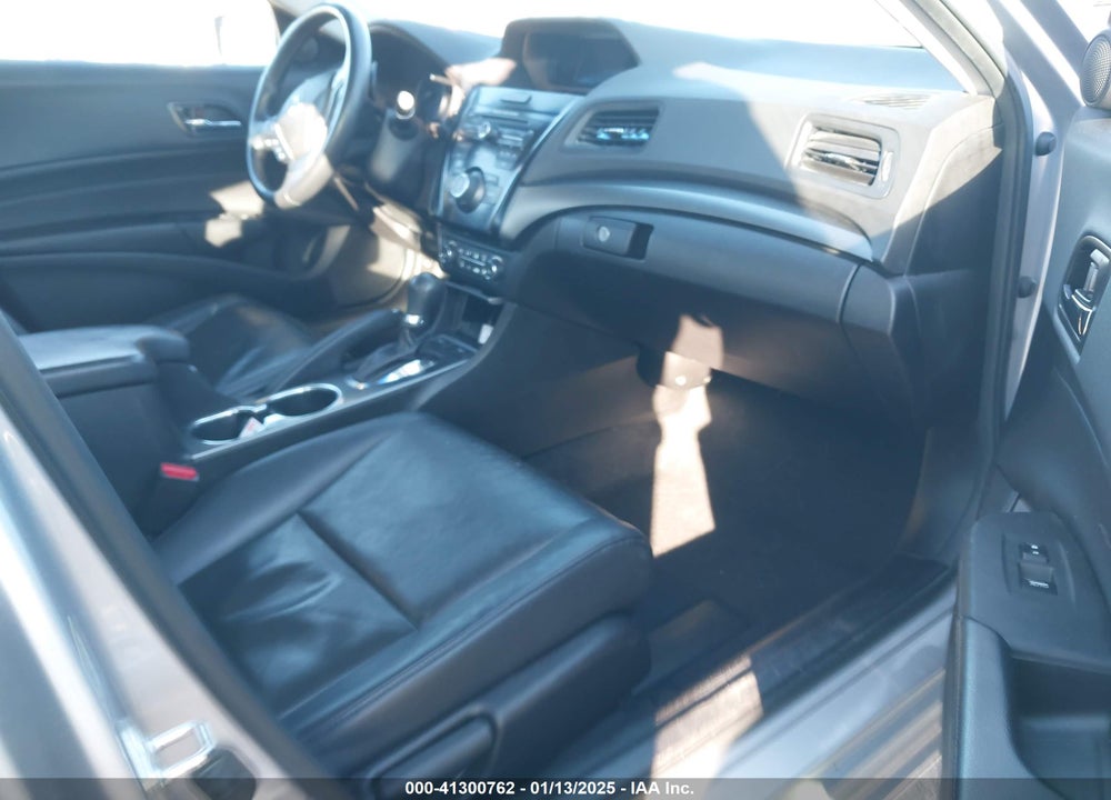 2013 ACURA ILX 2.0L VIN: 19VDE1F56DE010789