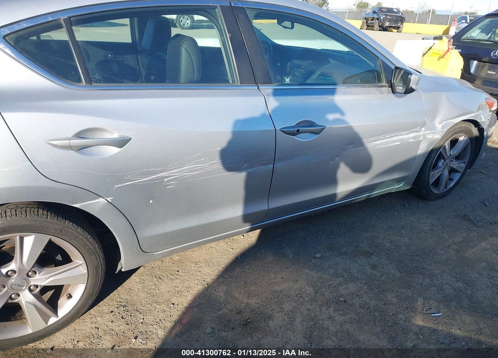 2013 ACURA ILX 2.0L VIN: 19VDE1F56DE010789