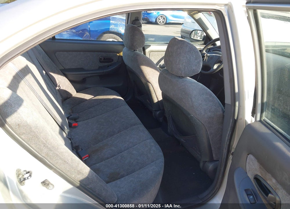 2001 HYUNDAI ELANTRA GLS VIN: KMHDN45DX1U236991
