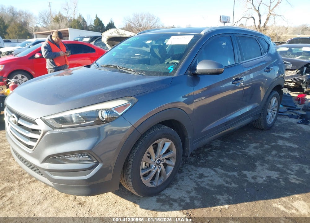 2016 HYUNDAI TUCSON SE VIN: KM8J33A4XGU026456