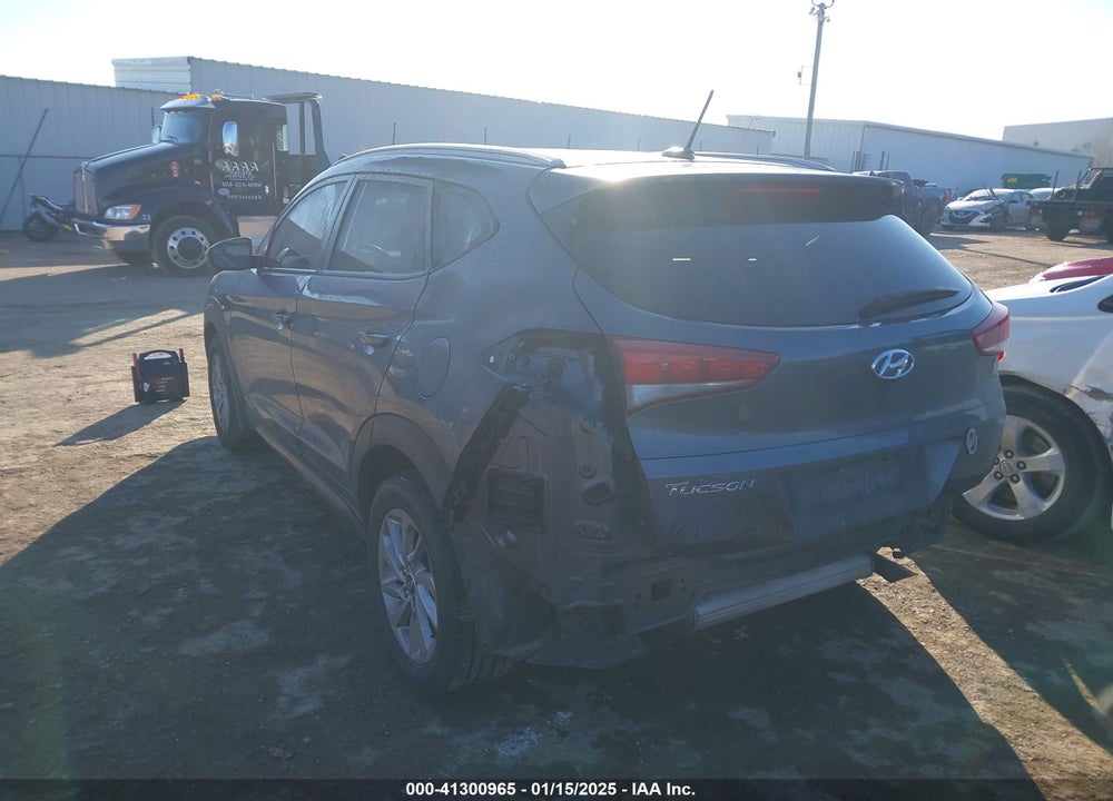 2016 HYUNDAI TUCSON SE VIN: KM8J33A4XGU026456