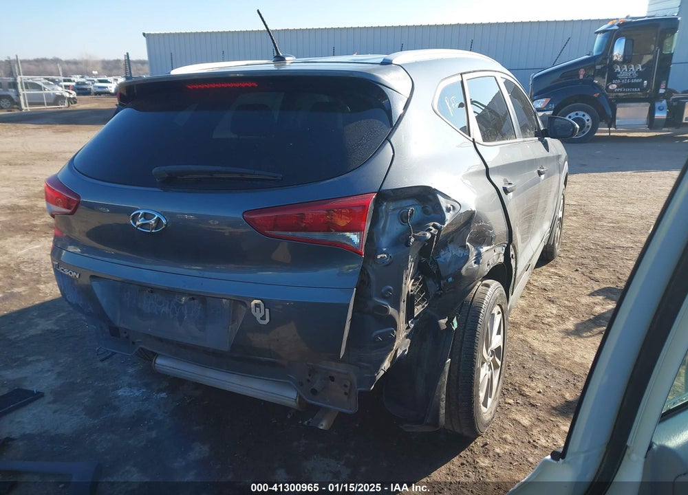 2016 HYUNDAI TUCSON SE VIN: KM8J33A4XGU026456