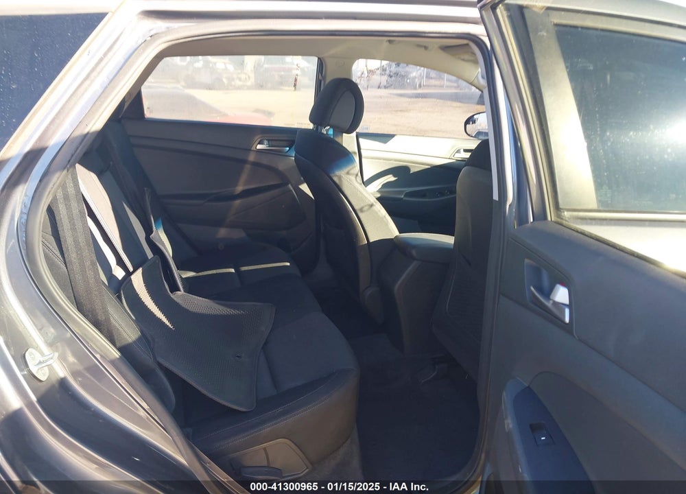 2016 HYUNDAI TUCSON SE VIN: KM8J33A4XGU026456