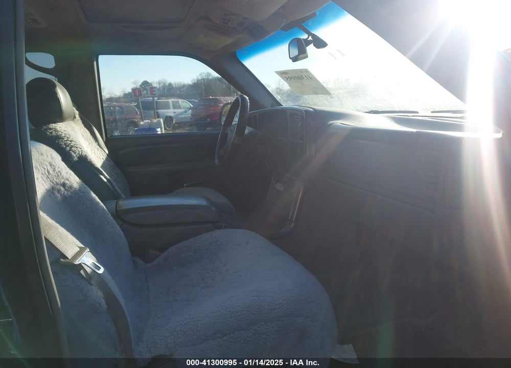 2005 GMC YUKON XL 1500 DENALI VIN: 1GKFK66U95J224911