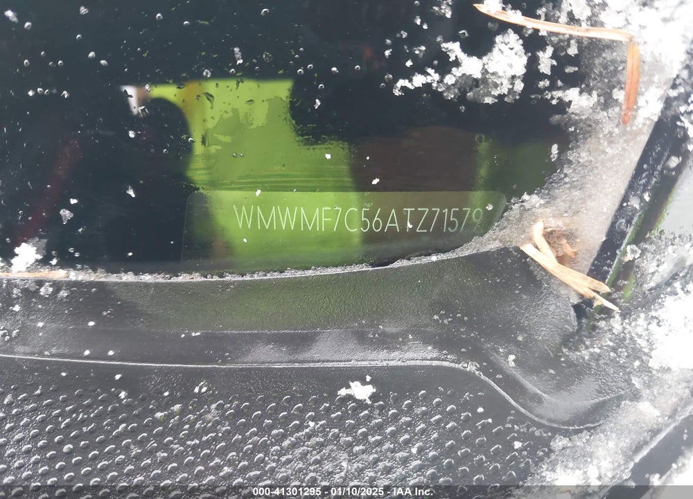 2010 MINI COOPER S VIN: WMWMF7C56ATZ71579