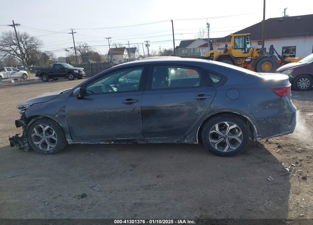 2019 KIA FORTE LXS VIN: 3KPF24AD9KE099120