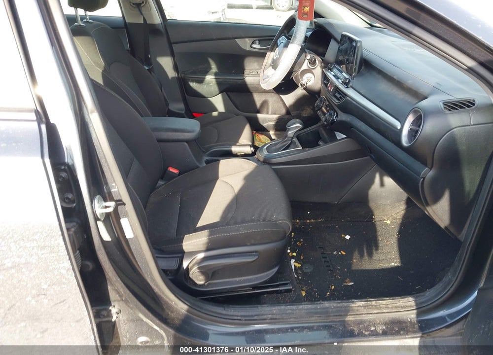 2019 KIA FORTE LXS VIN: 3KPF24AD9KE099120