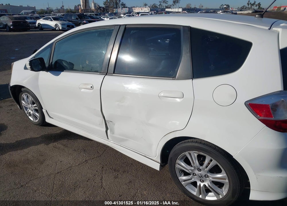 2011 HONDA FIT SPORT VIN: JHMGE8H50BS003310