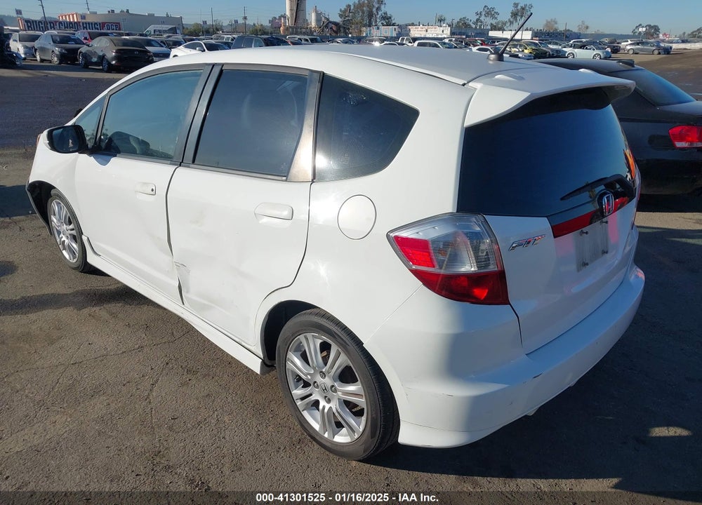 2011 HONDA FIT SPORT VIN: JHMGE8H50BS003310