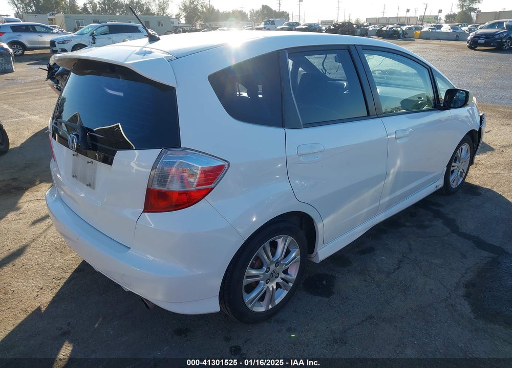 2011 HONDA FIT SPORT VIN: JHMGE8H50BS003310