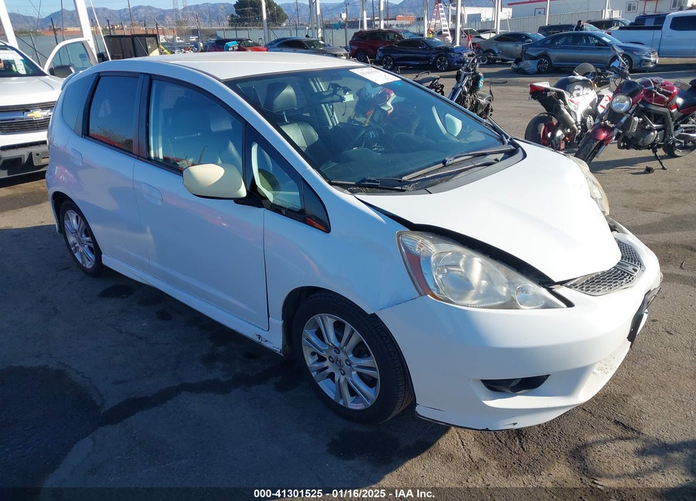 2011 HONDA FIT SPORT VIN: JHMGE8H50BS003310
