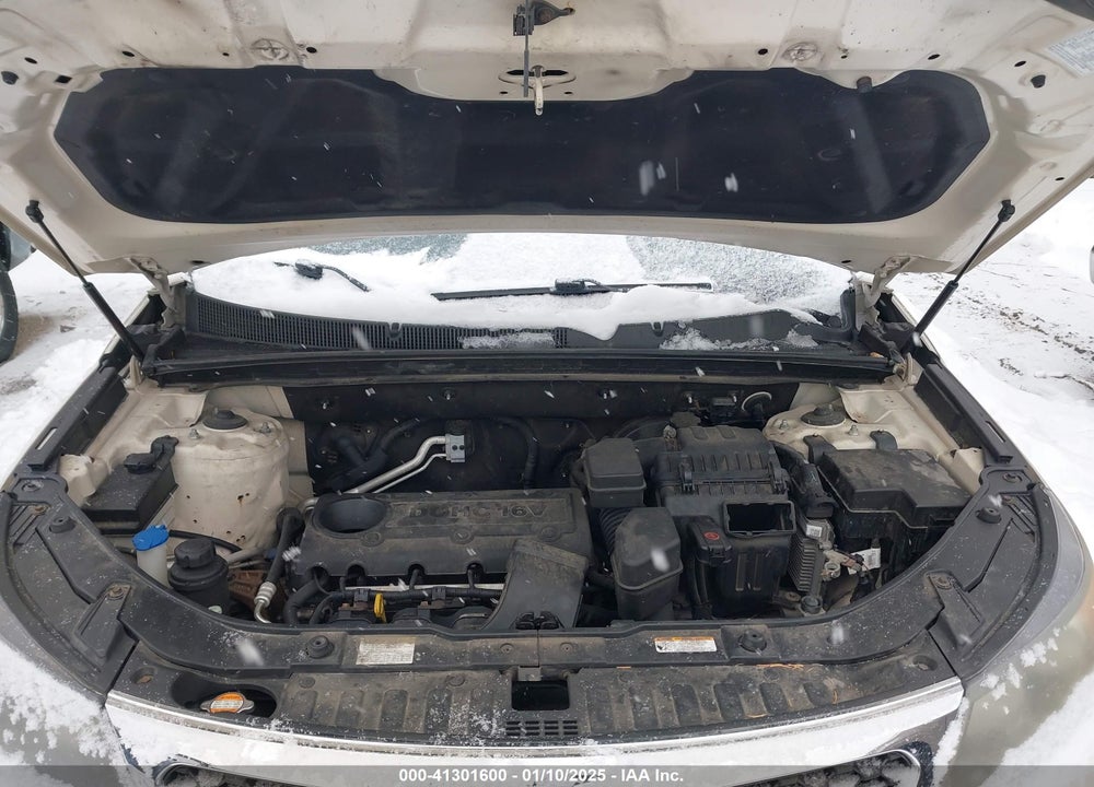 2011 KIA SORENTO LX VIN: 5XYKTCA18BG118223