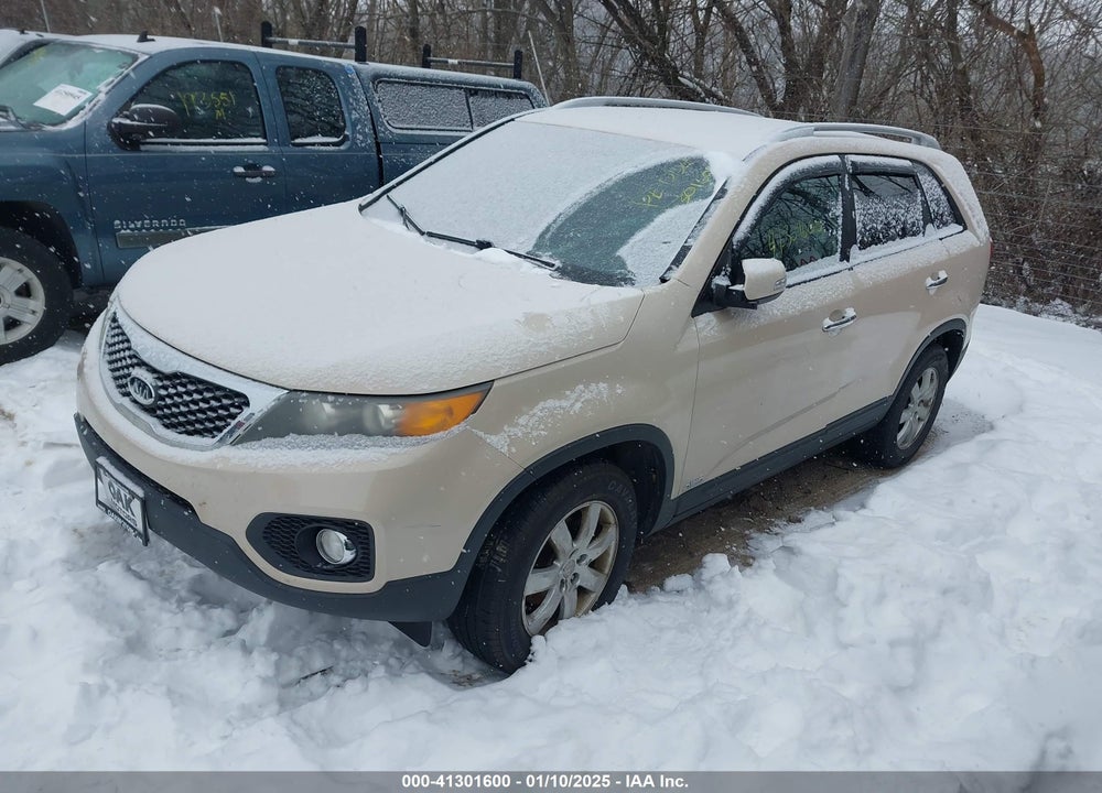2011 KIA SORENTO LX VIN: 5XYKTCA18BG118223