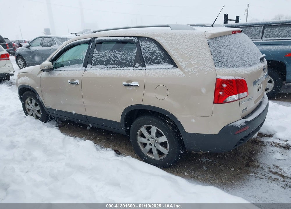 2011 KIA SORENTO LX VIN: 5XYKTCA18BG118223