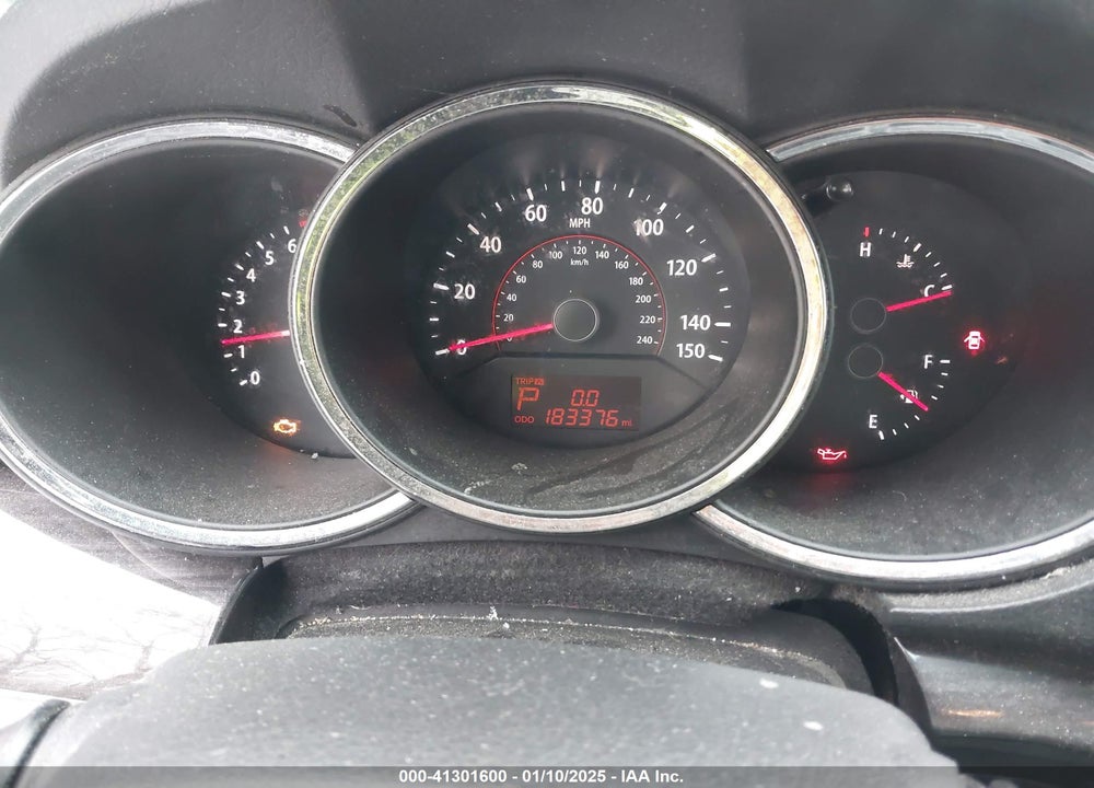 2011 KIA SORENTO LX VIN: 5XYKTCA18BG118223