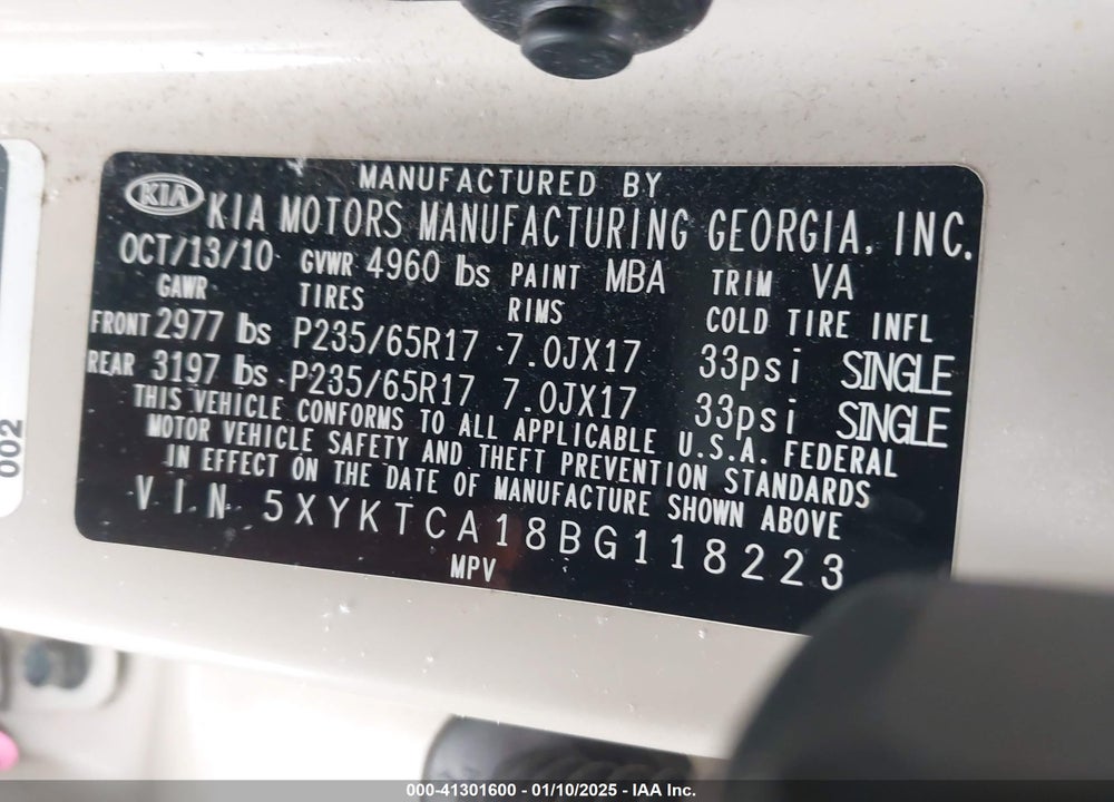 2011 KIA SORENTO LX VIN: 5XYKTCA18BG118223