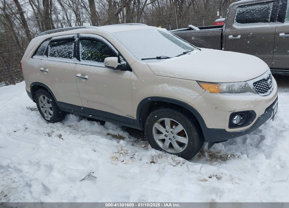 2011 KIA SORENTO LX VIN: 5XYKTCA18BG118223