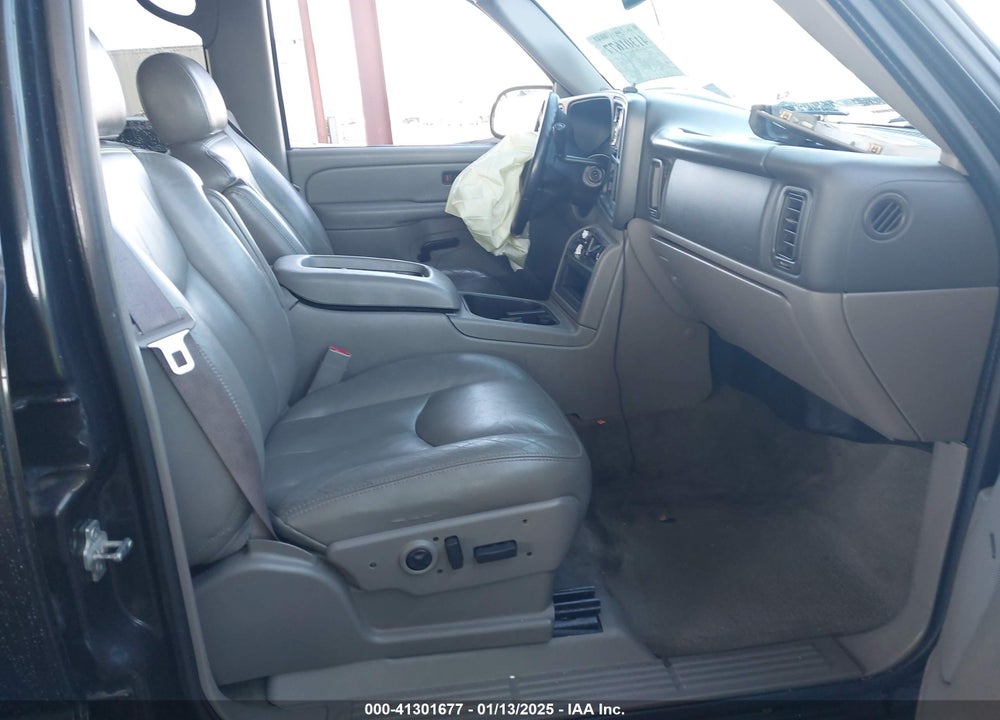 2005 CHEVROLET TAHOE LT VIN: 1GNEC13T75R199762