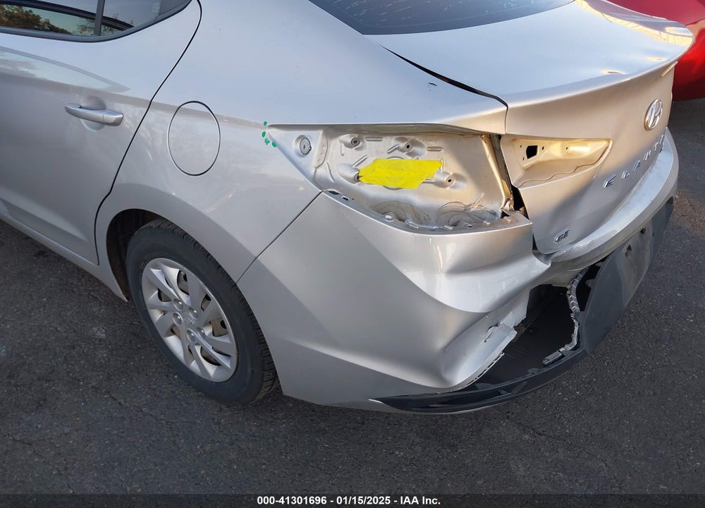 2019 HYUNDAI ELANTRA VIN: 5NPD74LF5KH435395