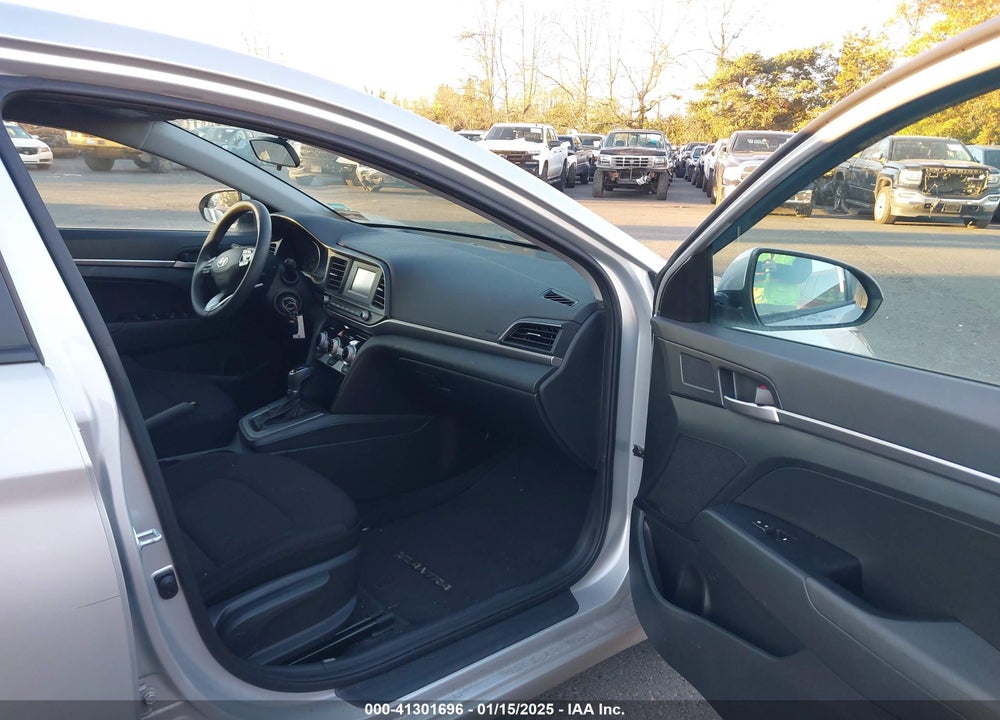 2019 HYUNDAI ELANTRA VIN: 5NPD74LF5KH435395