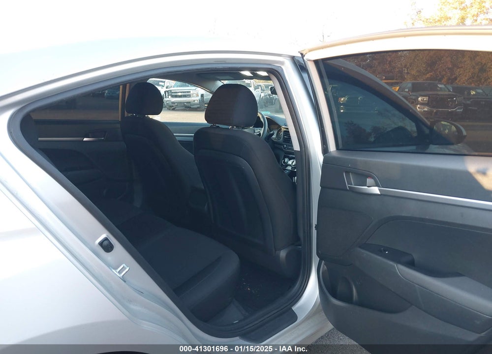 2019 HYUNDAI ELANTRA VIN: 5NPD74LF5KH435395