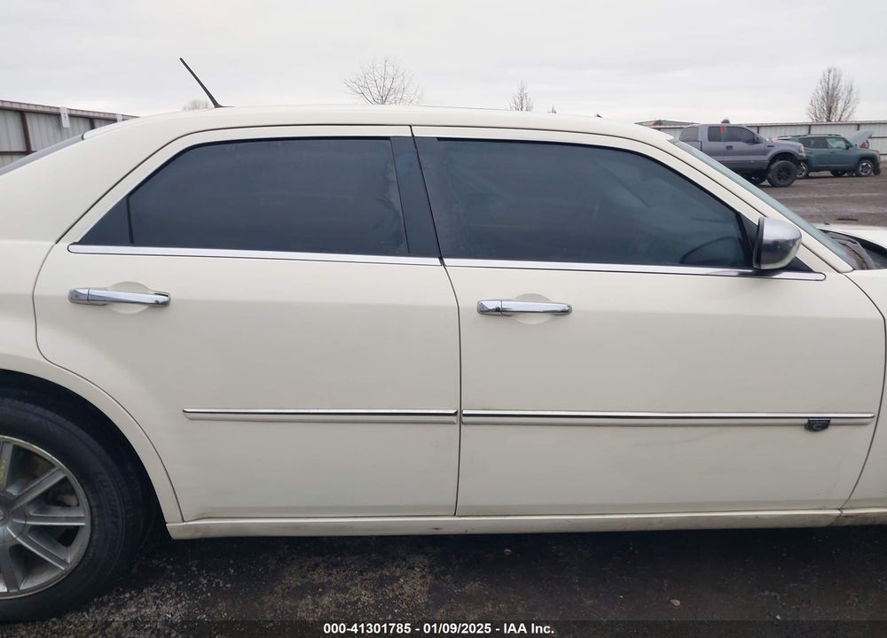 2008 CHRYSLER 300C VIN: 2C3KK63H38H267569