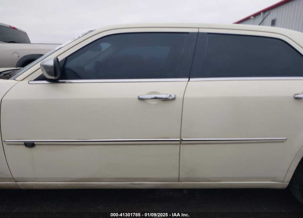 2008 CHRYSLER 300C VIN: 2C3KK63H38H267569