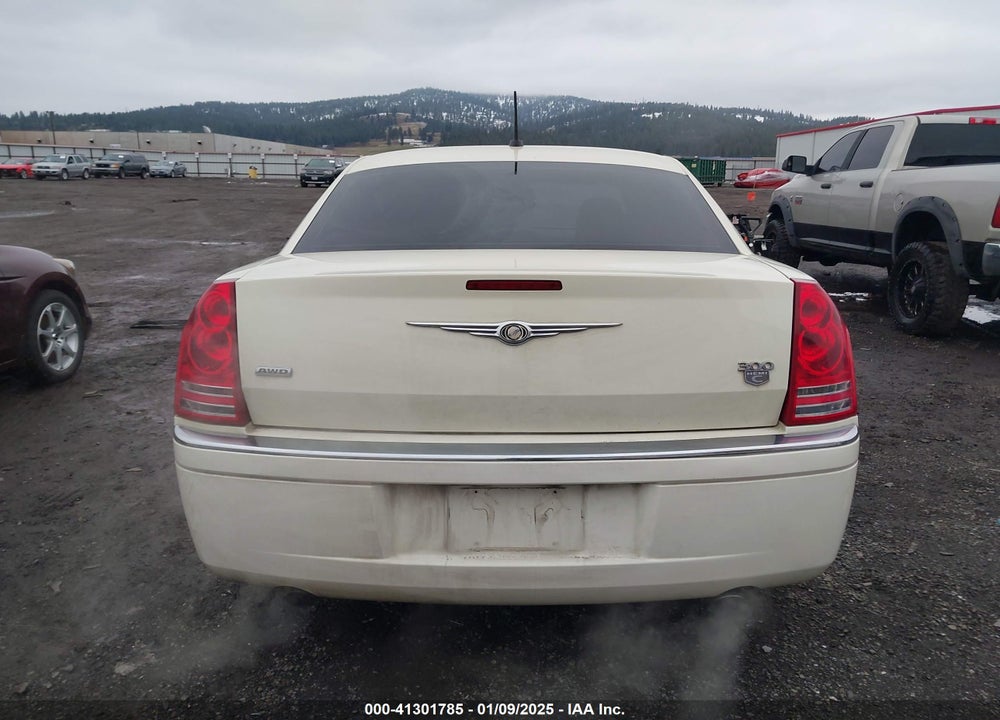 2008 CHRYSLER 300C VIN: 2C3KK63H38H267569