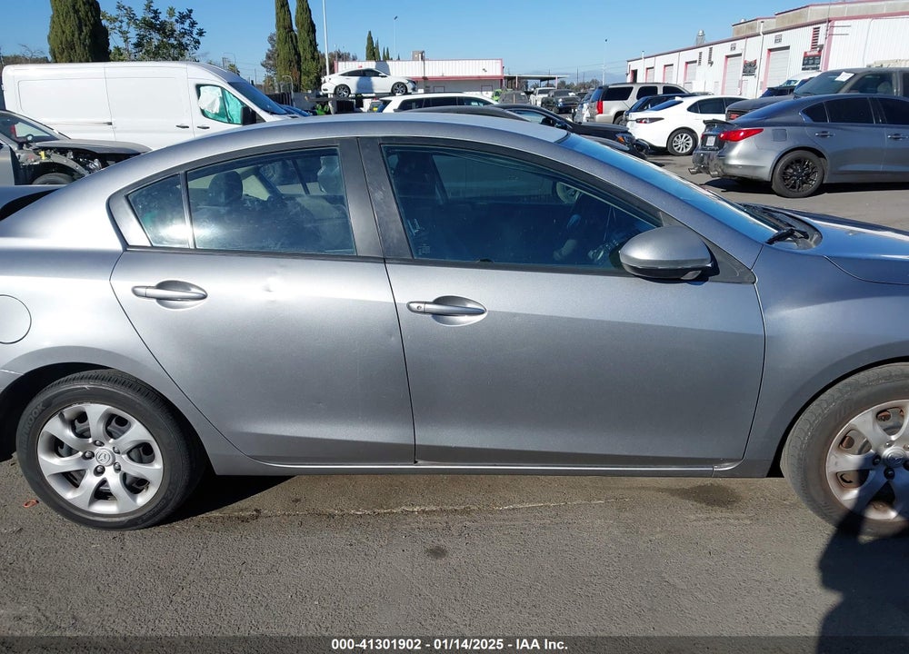2011 MAZDA MAZDA3 VIN: JM1BL1UG4B1456934