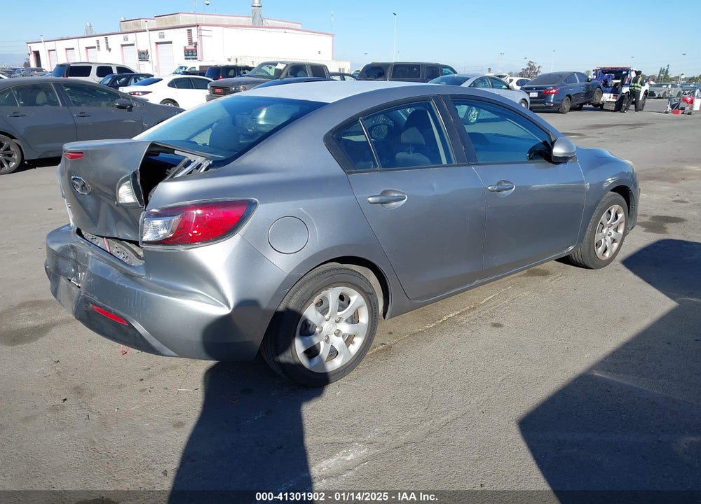 2011 MAZDA MAZDA3 VIN: JM1BL1UG4B1456934