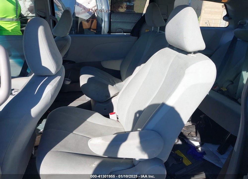 2011 TOYOTA SIENNA BASE V6 VIN: 5TDZK3DC5BS004441