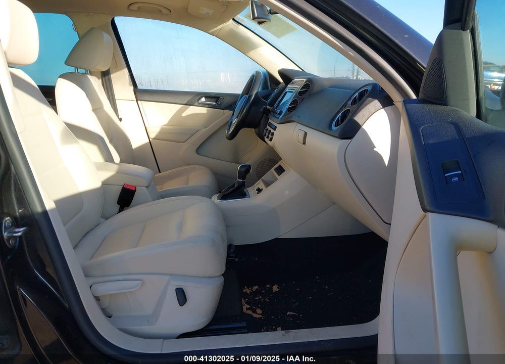 2016 VOLKSWAGEN TIGUAN SE VIN: WVGBV7AX6GW519359