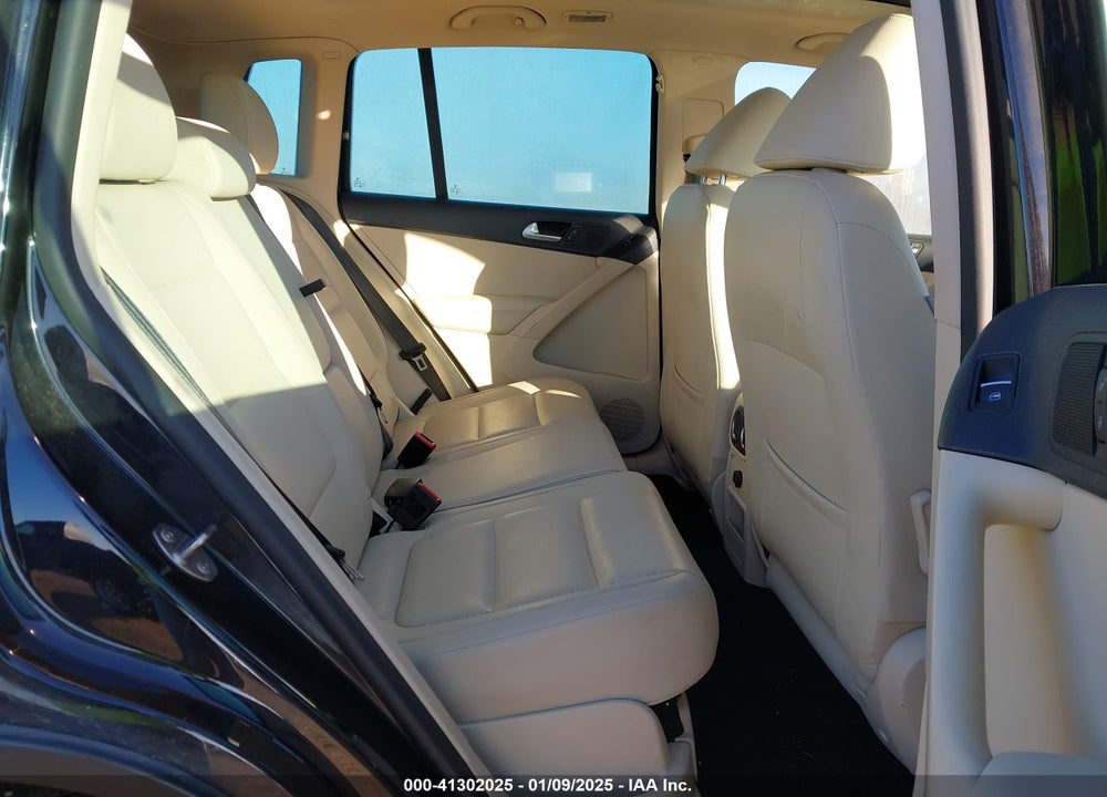 2016 VOLKSWAGEN TIGUAN SE VIN: WVGBV7AX6GW519359