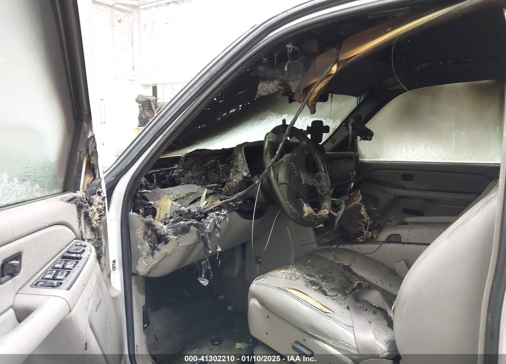 2004 GMC YUKON SLT VIN: 1GKEK13V24J272258