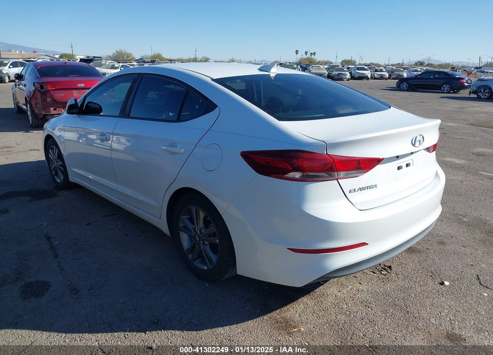 2018 HYUNDAI ELANTRA VIN: 5NPD84LF0JH272649