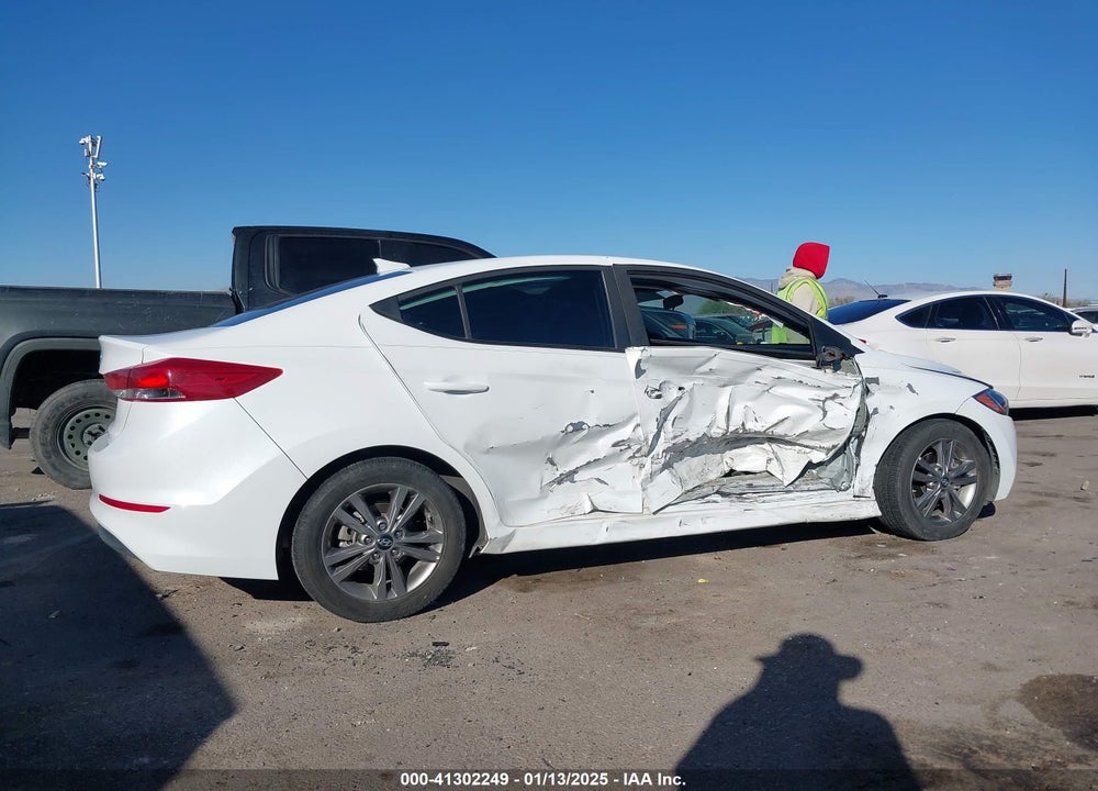 2018 HYUNDAI ELANTRA VIN: 5NPD84LF0JH272649
