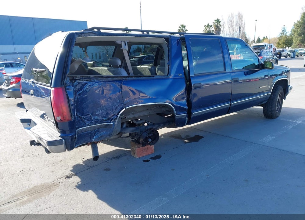 1999 CHEVROLET SUBURBAN 1500 LT VIN: 3GNFK16R7XG179747