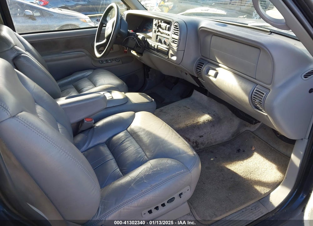 1999 CHEVROLET SUBURBAN 1500 LT VIN: 3GNFK16R7XG179747