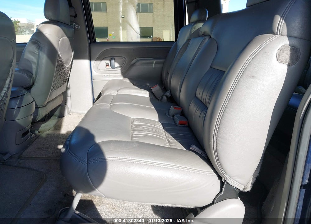 1999 CHEVROLET SUBURBAN 1500 LT VIN: 3GNFK16R7XG179747