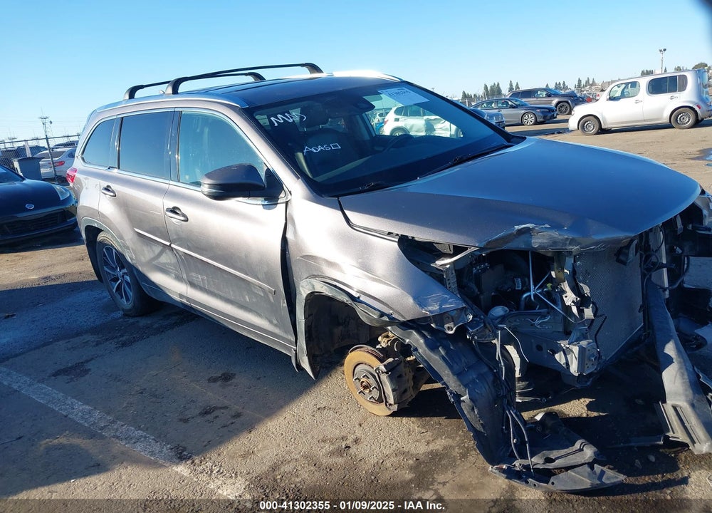 2018 TOYOTA HIGHLANDER XLE VIN: 5TDJZRFH1JS537728