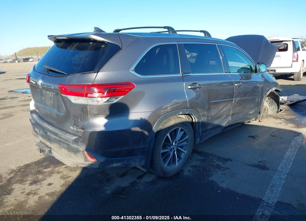 2018 TOYOTA HIGHLANDER XLE VIN: 5TDJZRFH1JS537728