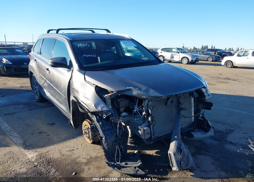 2018 TOYOTA HIGHLANDER XLE VIN: 5TDJZRFH1JS537728