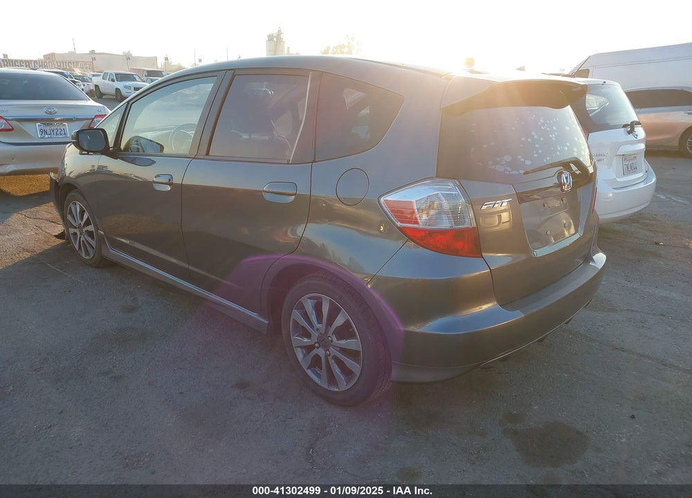 2013 HONDA FIT VIN: JHMGE8H58DC007473