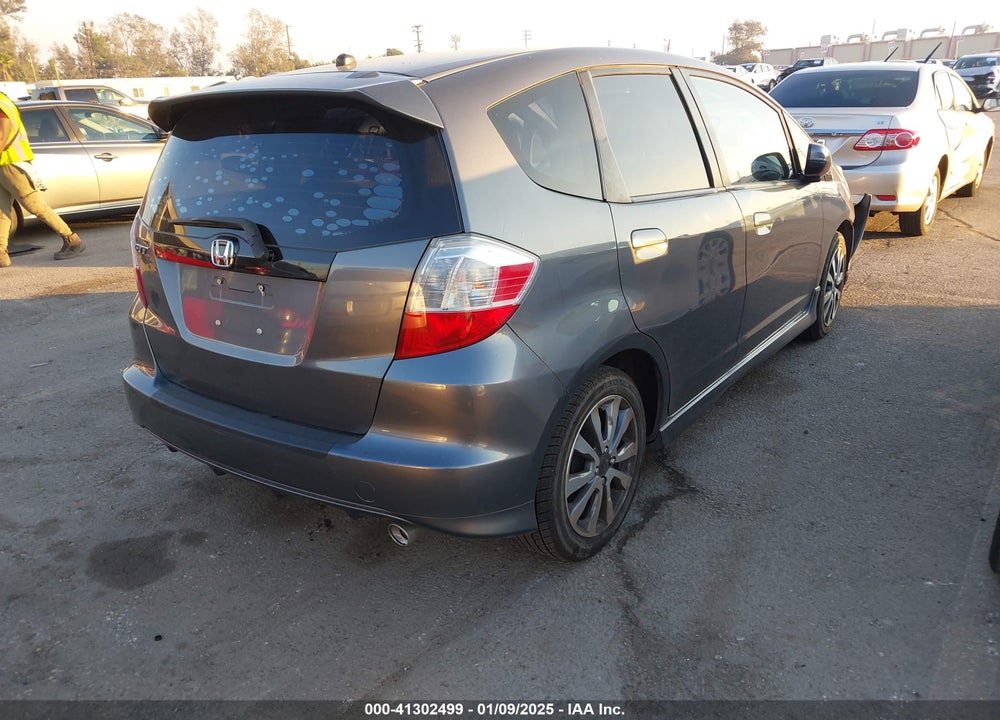 2013 HONDA FIT VIN: JHMGE8H58DC007473