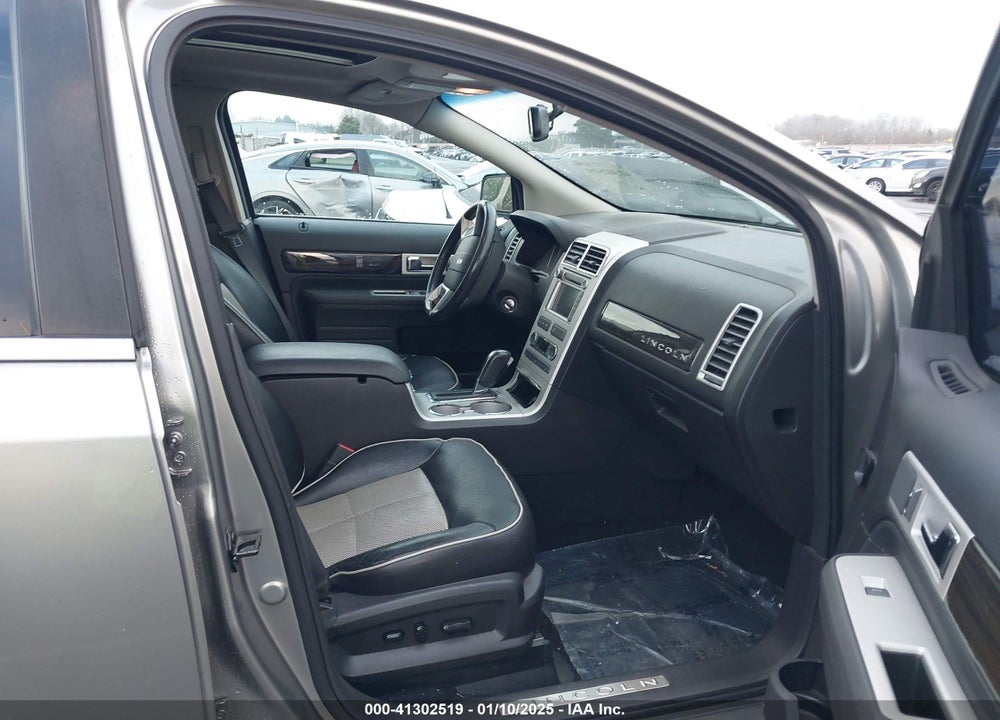 2008 LINCOLN MKX VIN: 2LMDU88C98BJ15211