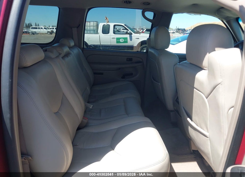 2004 CHEVROLET SUBURBAN 1500 LT VIN: 1GNFK16T24J272018