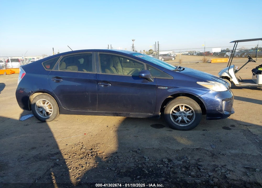 2014 TOYOTA PRIUS VIN: JTDKN3DUXE1745624