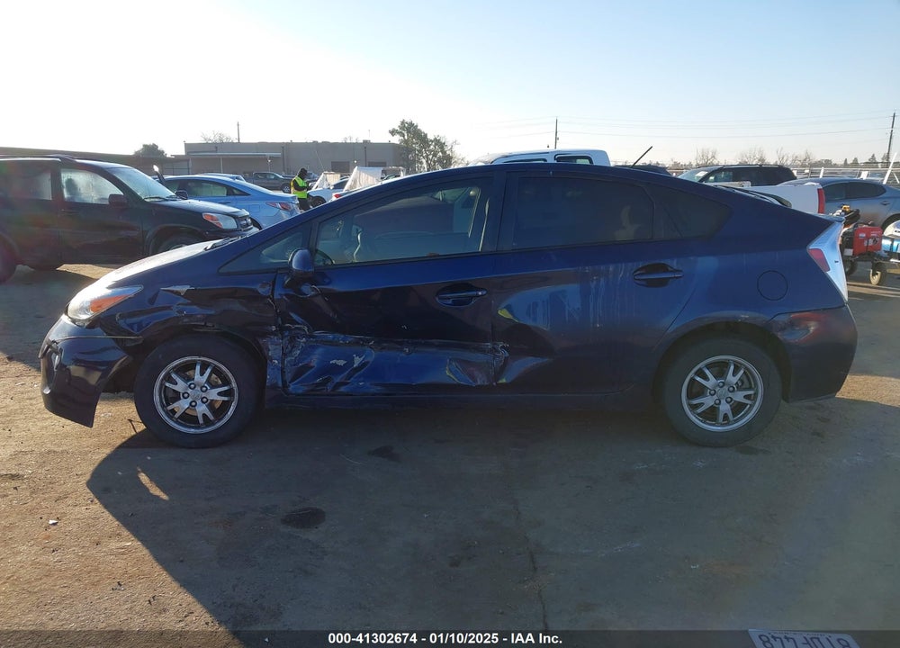 2014 TOYOTA PRIUS VIN: JTDKN3DUXE1745624