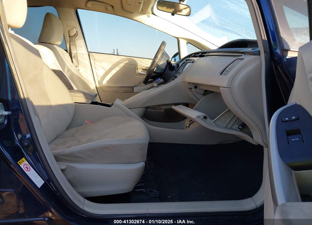 2014 TOYOTA PRIUS VIN: JTDKN3DUXE1745624